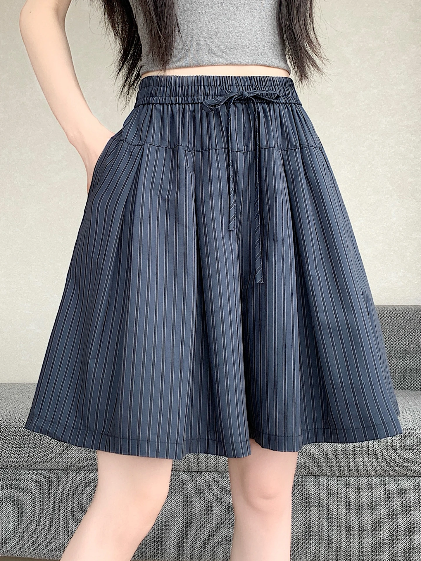 Drawstring Stripe A-Line Wide Leg Short Pants Women's Small Size Summer New Thin Breathable Five-Quarter Yamamoto Pants Skirt
Drawstring Stripe A-Line Wide Leg Short Pants Women's Small Size Summer New Thin Breathable Five-Quarter Yamamoto Pants Skirt