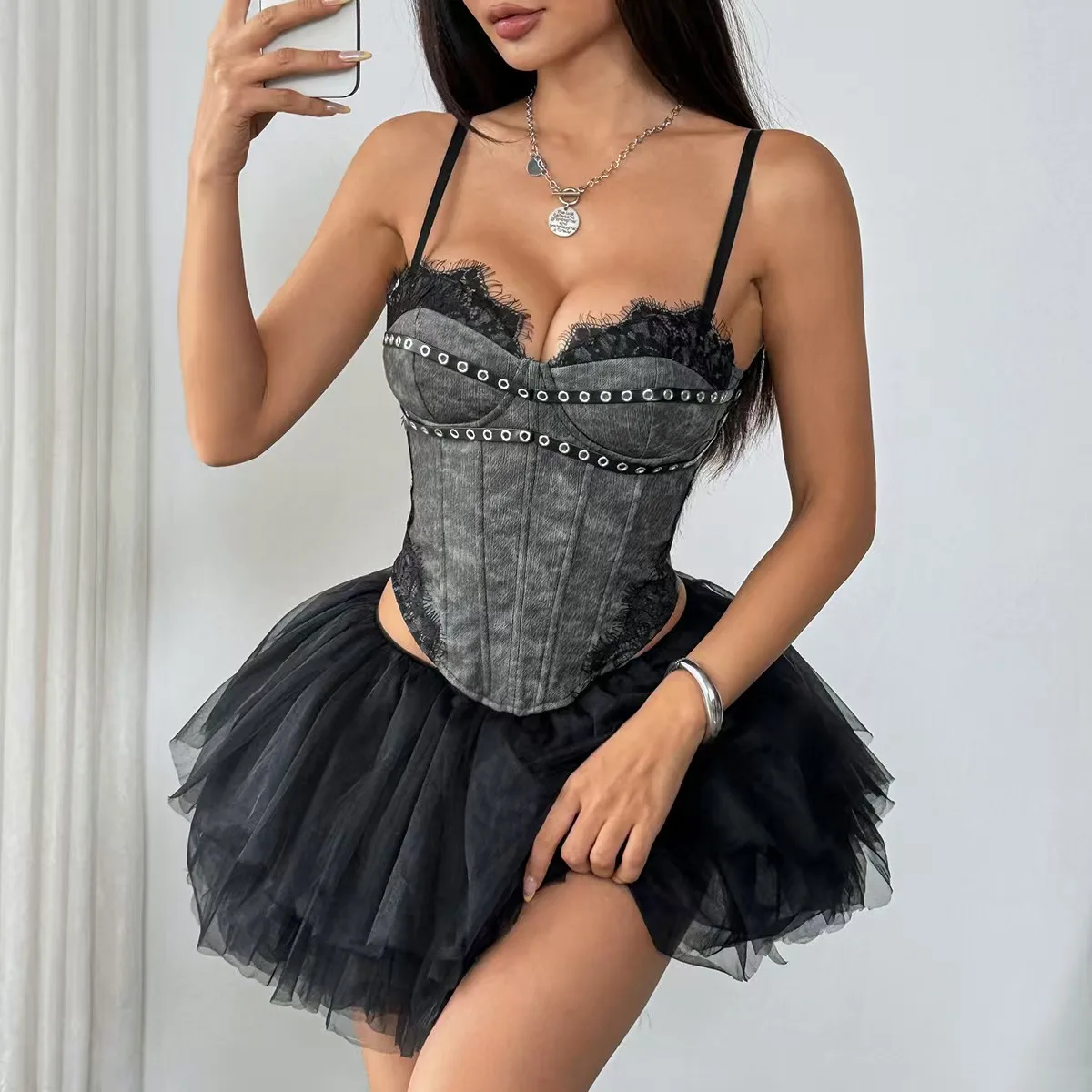 French hottie sexy lace lace underwire fishbone zipper chest cotton vest, retro and elegant temperament small vest
French hottie sexy lace lace underwire fishbone zipper chest cotton vest, retro and elegant temperament small vest