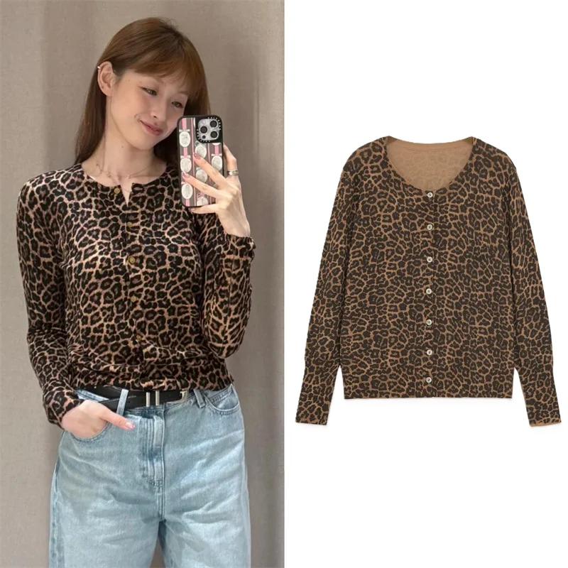 Women's Jacket 2025 Autumn New Style Leopard Print Long Sleeve Crew Neck Knitted Cardigan Jacket Wild Fashion Casual Personality
Women's Jacket 2025 Autumn New Style Leopard Print Long Sleeve Crew Neck Knitted Cardigan Jacket Wild Fashion Casual Personality
