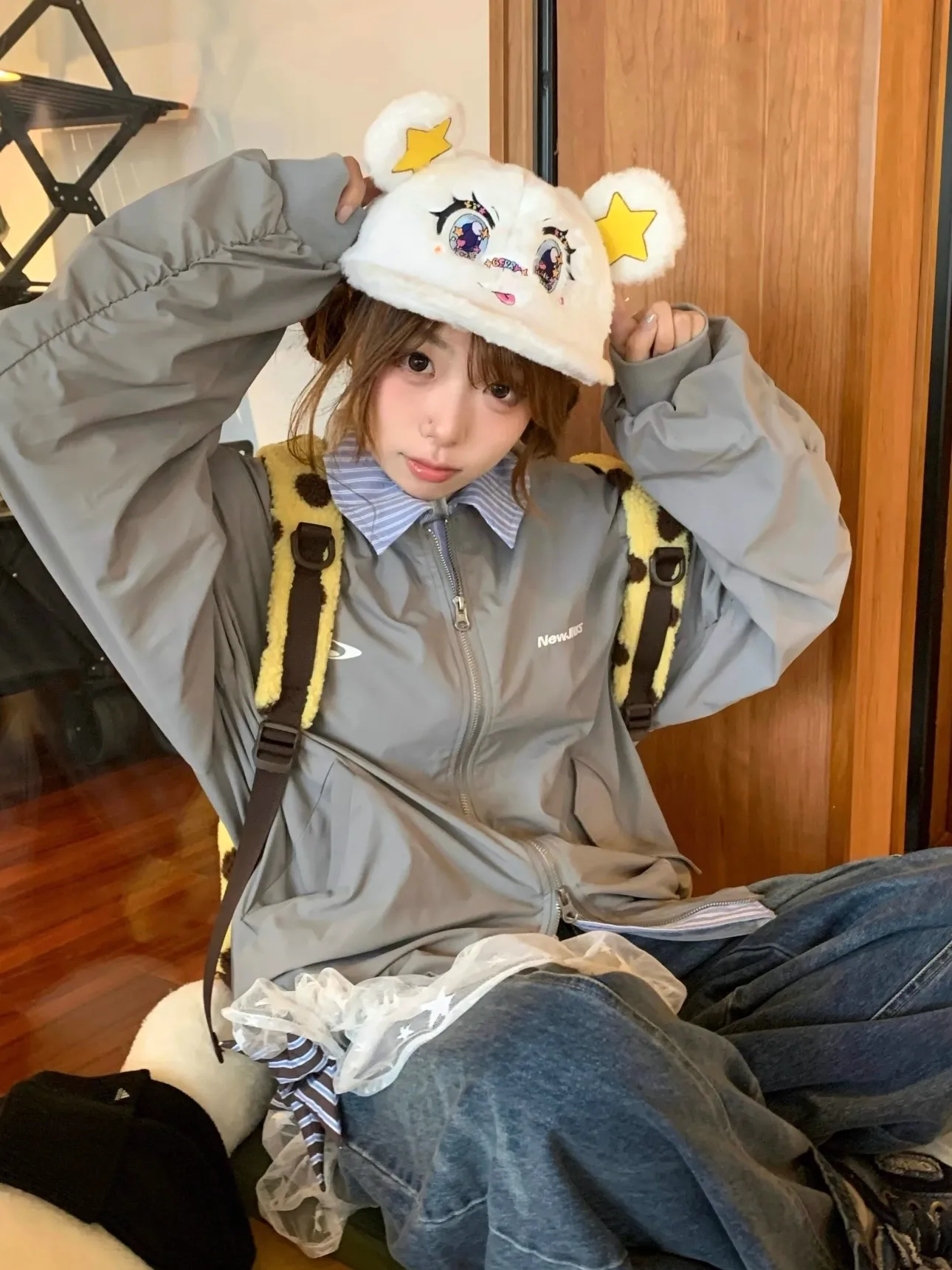 Американская ретро-куртка в стиле пэчворк с эффектом двухслойности, бейсбольная куртка-бомбер, повседневная универсальная куртка для мужчин и женщин на осень
Американская ретро-куртка в стиле пэчворк с эффектом двухслойности, бейсбольная куртка-бомбер, повседневная универсальная куртка для мужчин и женщин на осень