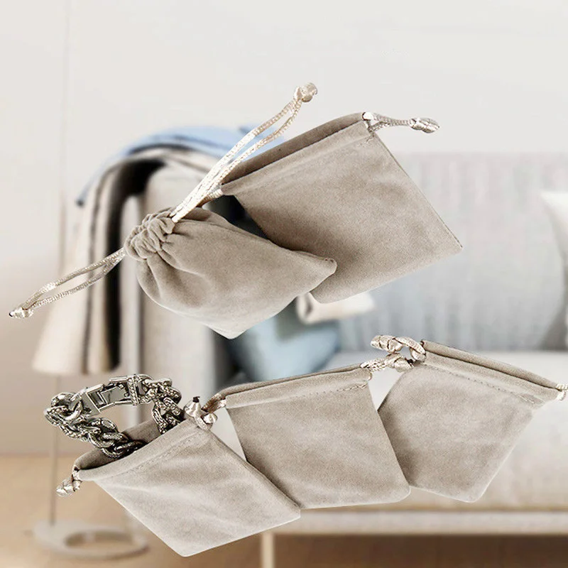 1000Pcs/Lot 6x8cm Gray Velvet Bags Jewellery Drawstring Bag Bead Cosmetic Wedding Candy Container Storage Packaging Bags
1000Pcs/Lot 6x8cm Gray Velvet Bags Jewellery Drawstring Bag Bead Cosmetic Wedding Candy Container Storage Packaging Bags