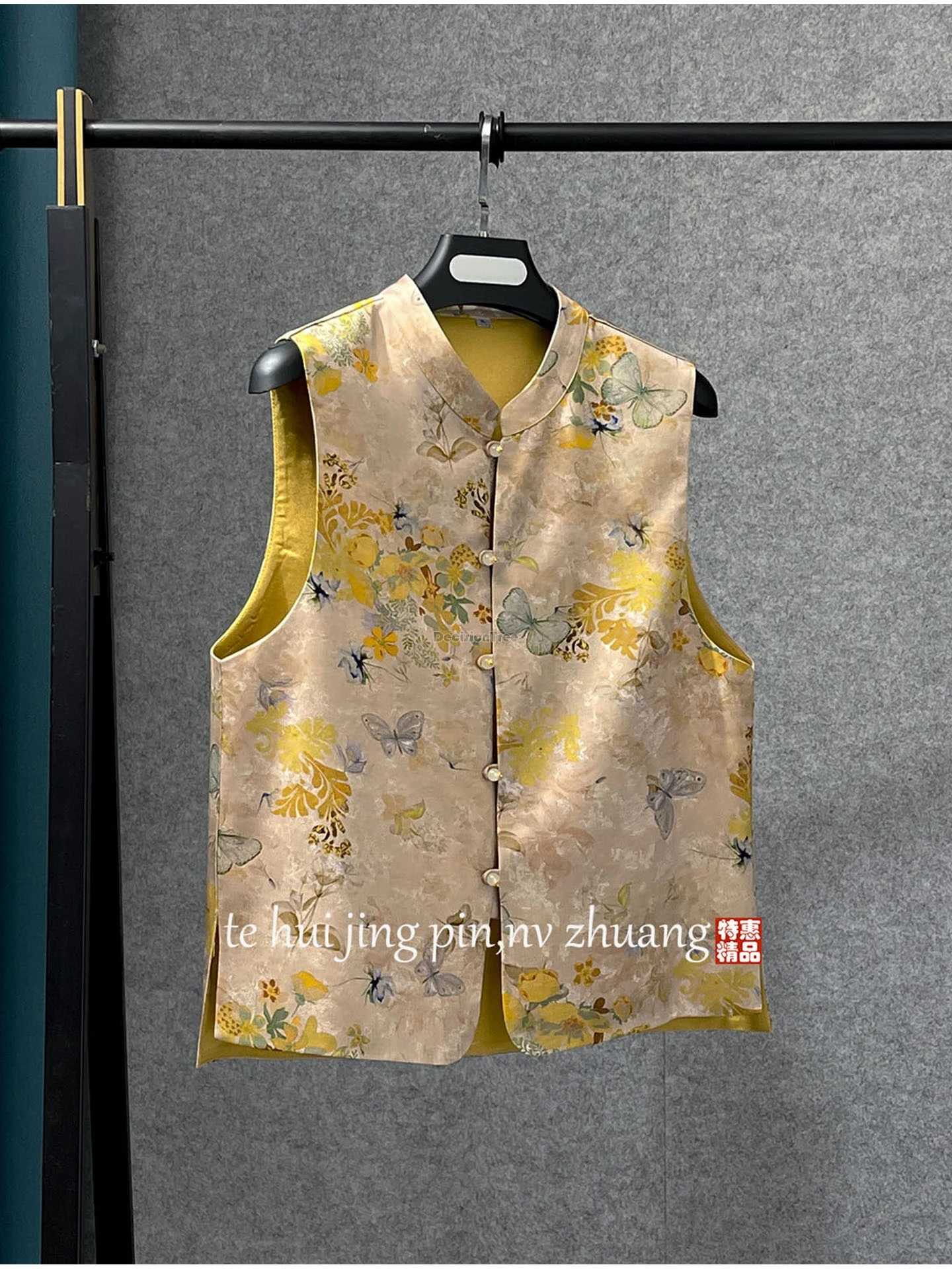 2025 новый женский костюм Тан в китайском стиле в стиле ретро, жилет, новый весенний воротник-стойка, атласный жаккардовый жилет без рукавов с цветочным принтом, топ t01
2025 новый женский костюм Тан в китайском стиле в стиле ретро, жилет, новый весенний воротник-стойка, атласный жаккардовый жилет без рукавов с цветочным принтом, топ t01
