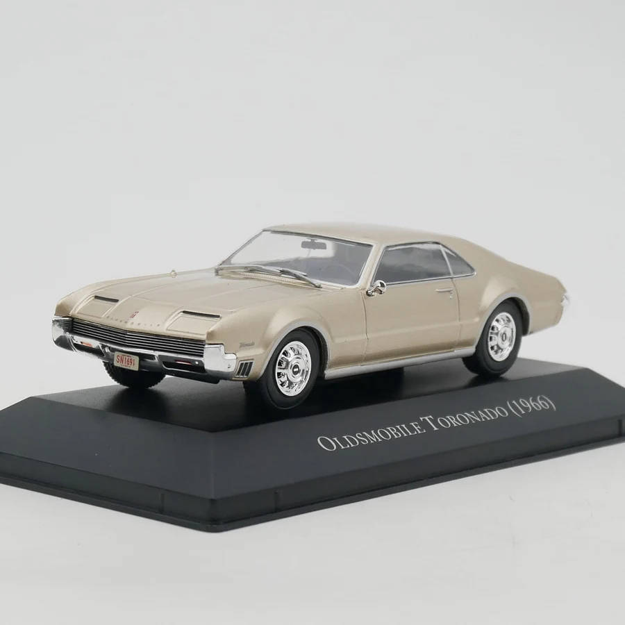 Масштаб 1:43 литая Литой Сплав Oldsmobile Toronado 1966 Игрушечная модель автомобиля Классическая ностальгия подарок для взрослых сувенир коллекция статический дисплей
Масштаб 1:43 литая Литой Сплав Oldsmobile Toronado 1966 Игрушечная модель автомобиля Классическая ностальгия подарок для взрослых сувенир коллекция статический дисплей