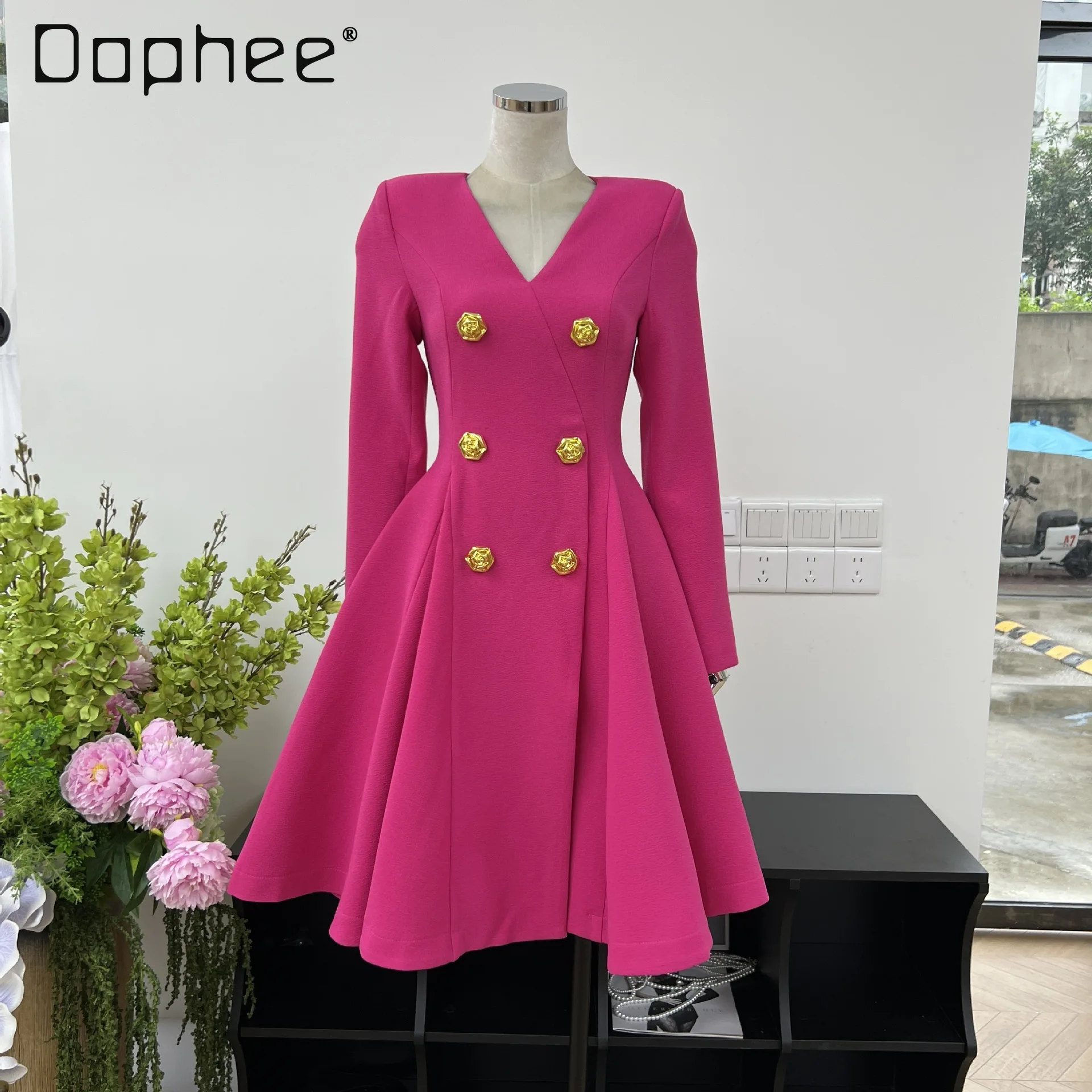 European Fashion Trend V-neck High-end Long-sleeved Slim Dress Commuter Style Double-breasted Temperament Socialite Dresses
European Fashion Trend V-neck High-end Long-sleeved Slim Dress Commuter Style Double-breasted Temperament Socialite Dresses