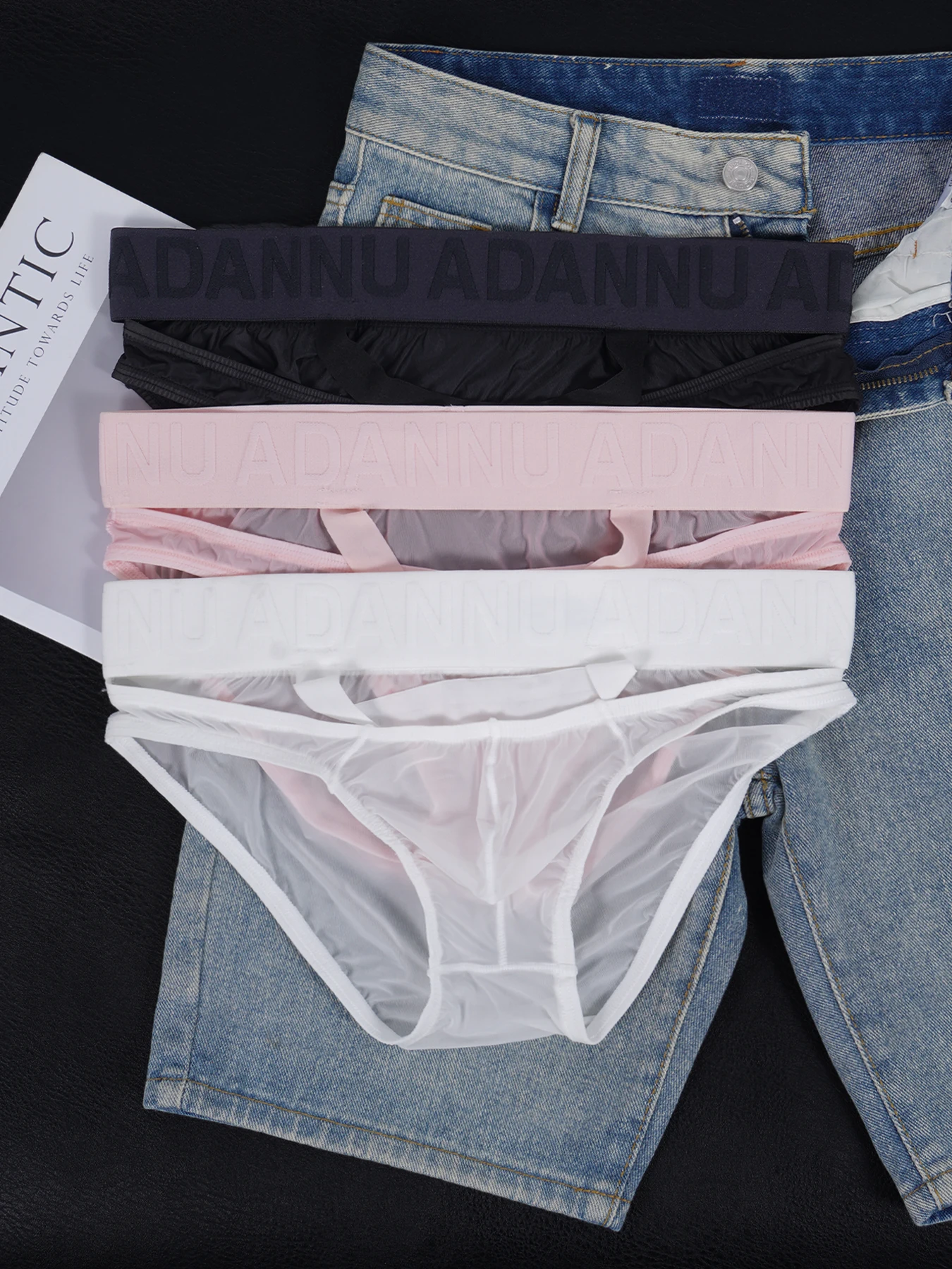 Комплект из 3 мужских сексуальных прозрачных мини-трусов с вырезом на промежности из охлаждающего шелка
Комплект из 3 мужских сексуальных прозрачных мини-трусов с вырезом на промежности из охлаждающего шелка