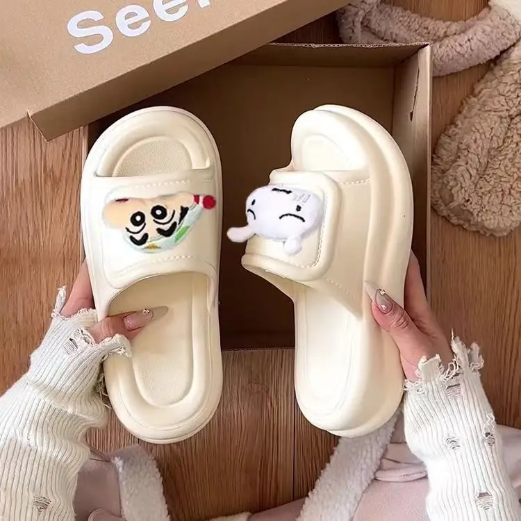 Новые женские летние шлепанцы 2026 года с персонажем Шин-чан, нескользящие, на толстой подошве, с ремешком между пальцами, милые, в стиле кавай, с мультяшным дизайном
Новые женские летние шлепанцы 2026 года с персонажем Шин-чан, нескользящие, на толстой подошве, с ремешком между пальцами, милые, в стиле кавай, с мультяшным дизайном