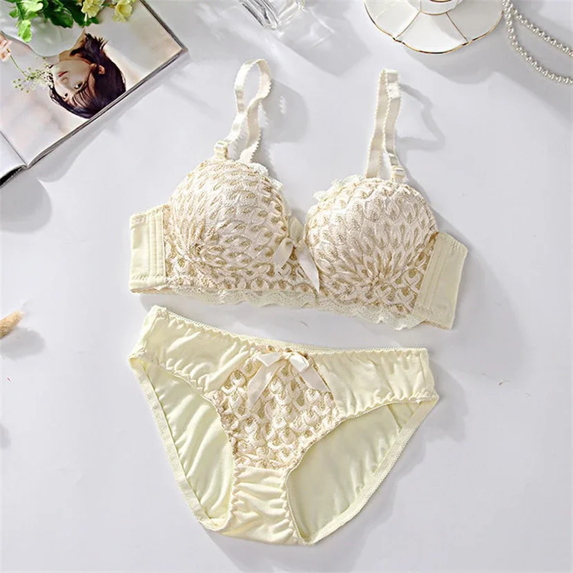 Sexy Spring Style Lingerie Panty Set No Steel Ring 3/4 Cup Gathered Bra Panties 2 Pieces Large Size Bralette Satin Retro Bra Set
Sexy Spring Style Lingerie Panty Set No Steel Ring 3/4 Cup Gathered Bra Panties 2 Pieces Large Size Bralette Satin Retro Bra Set