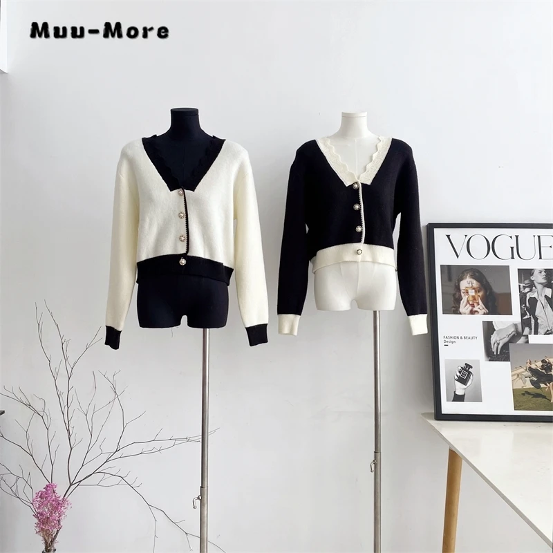 Women's Elegant Temperament Patchwork Color Contrast V-neck Single Breasted Cropped Knitted Cardigan 2023 Autumn Winter Chic Top
Women's Elegant Temperament Patchwork Color Contrast V-neck Single Breasted Cropped Knitted Cardigan 2023 Autumn Winter Chic Top