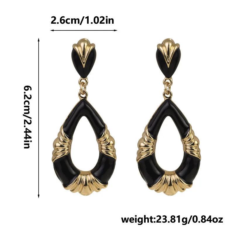 Silver needle water droplet French retro palace style earrings, niche, light luxury, high-end feeling earring
Silver needle water droplet French retro palace style earrings, niche, light luxury, high-end feeling earring