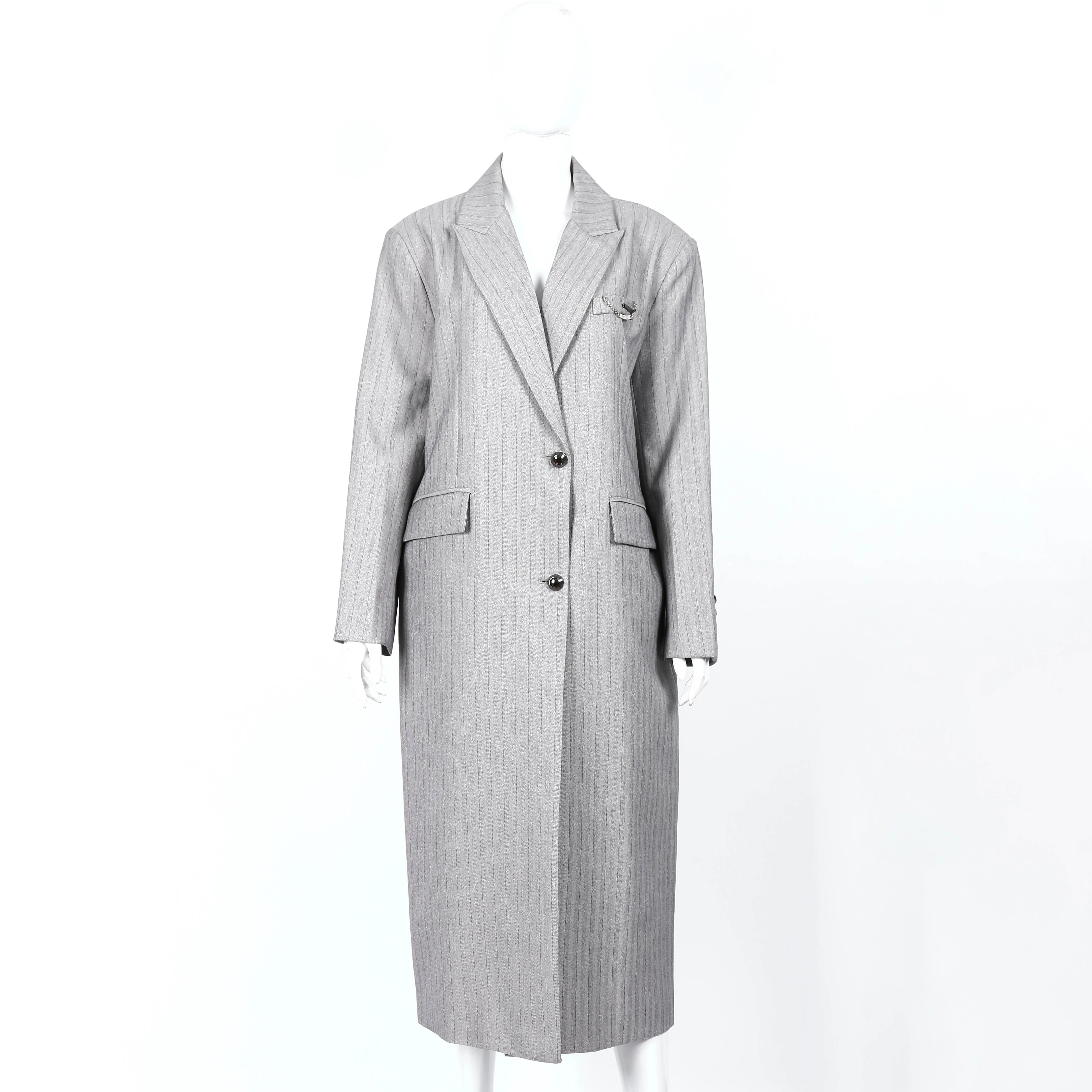 Women's Grey Pinstripe Long Blazer Coat Spring 2025 Simple yet high-quality Fashion Lapel Single Breasted Elegant Outerwear
Women's Grey Pinstripe Long Blazer Coat Spring 2025 Simple yet high-quality Fashion Lapel Single Breasted Elegant Outerwear