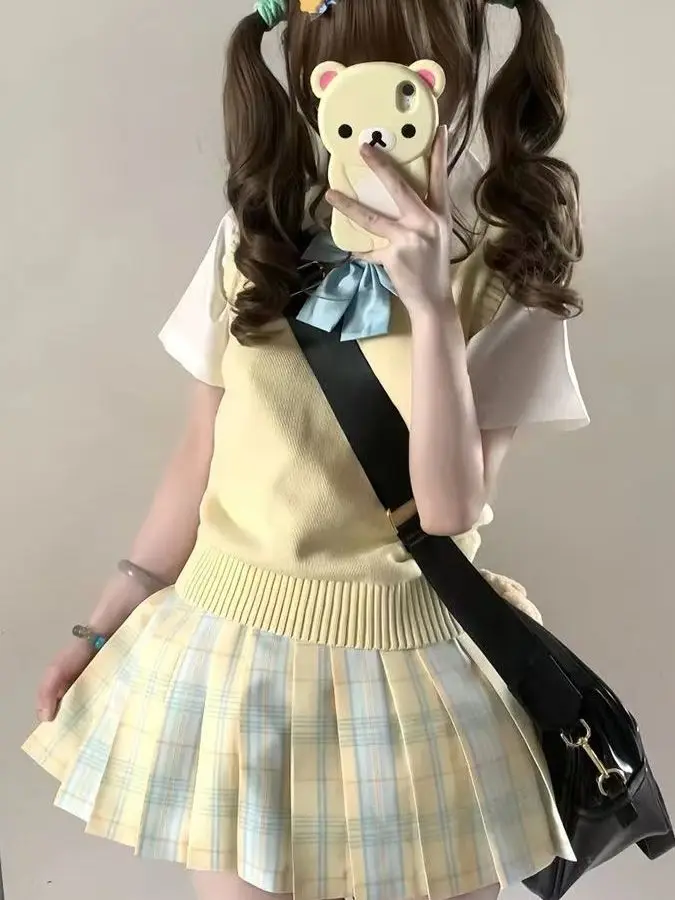 Sweet School Uniform Set Vest And Plaid Skirt JK Style Short Sleeve Shirt Button Closure Neck Three Piece Set for Teens
Sweet School Uniform Set Vest And Plaid Skirt JK Style Short Sleeve Shirt Button Closure Neck Three Piece Set for Teens