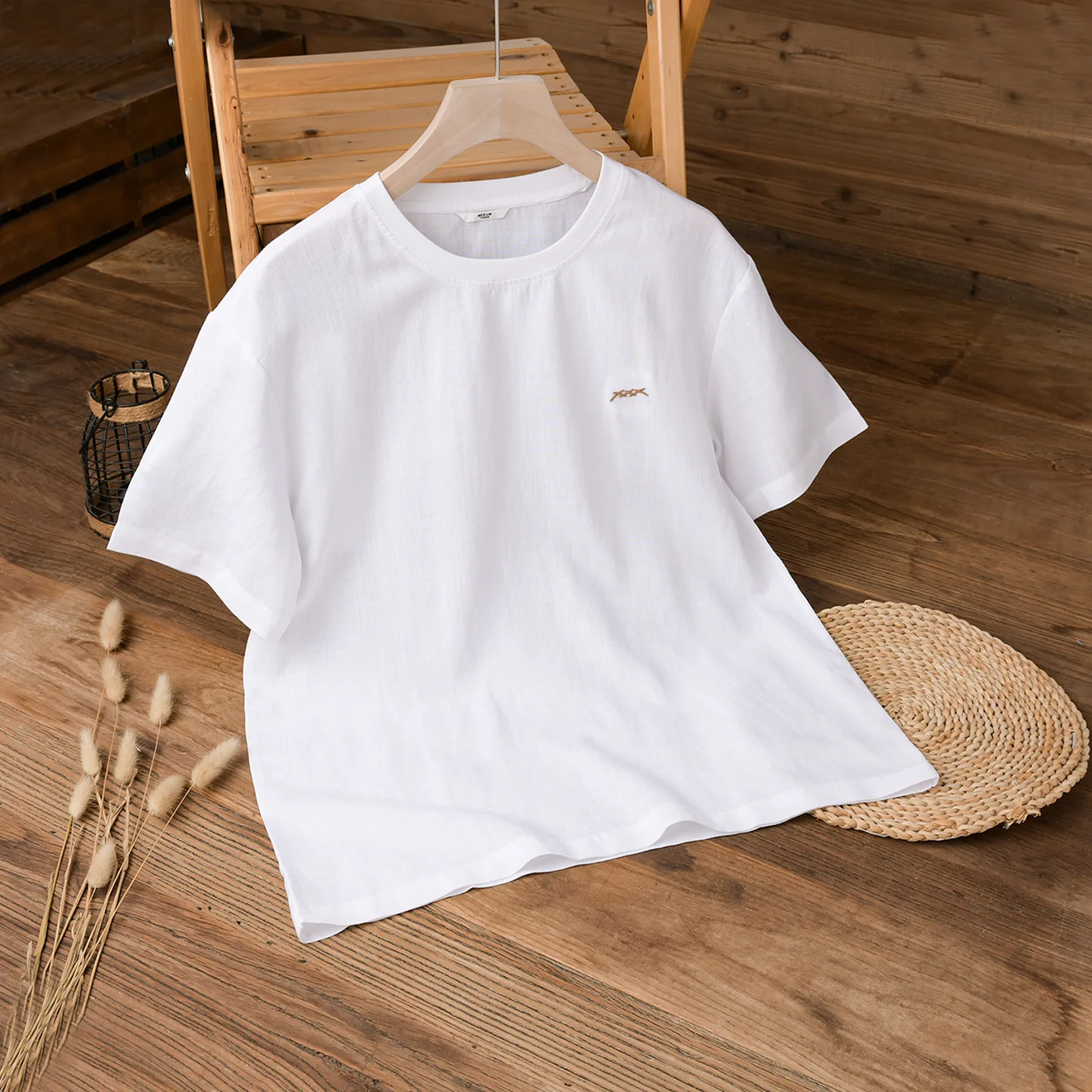 Embroidered Simple Linen Short Sleeve T-Shirt Men Summer Thin Breathable Lyocell Linen round Neck Body Shirt Trendy Loose Fit
Embroidered Simple Linen Short Sleeve T-Shirt Men Summer Thin Breathable Lyocell Linen round Neck Body Shirt Trendy Loose Fit