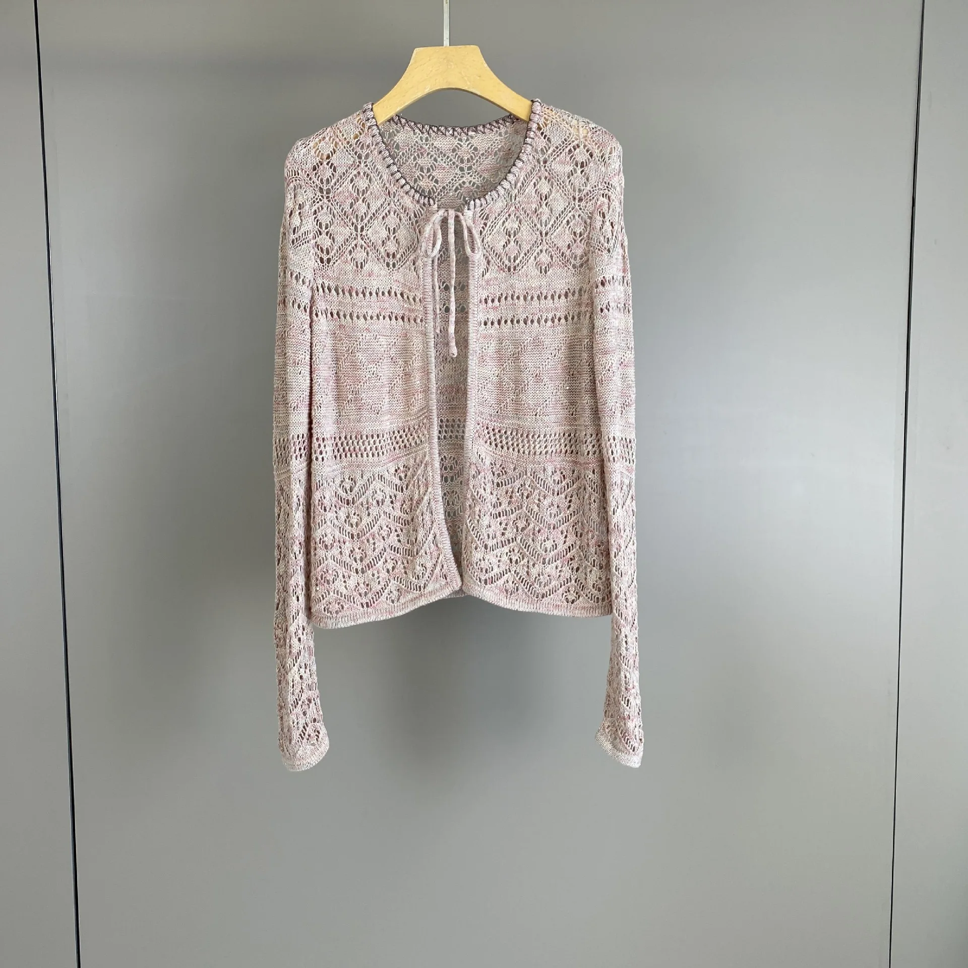 Spring/Summer 2026 New Arrival: Stylish Commuter Long-Sleeve Cardigan – Crew Neck, Mercerized Cotton, Cut-Out Detail
Spring/Summer 2026 New Arrival: Stylish Commuter Long-Sleeve Cardigan – Crew Neck, Mercerized Cotton, Cut-Out Detail