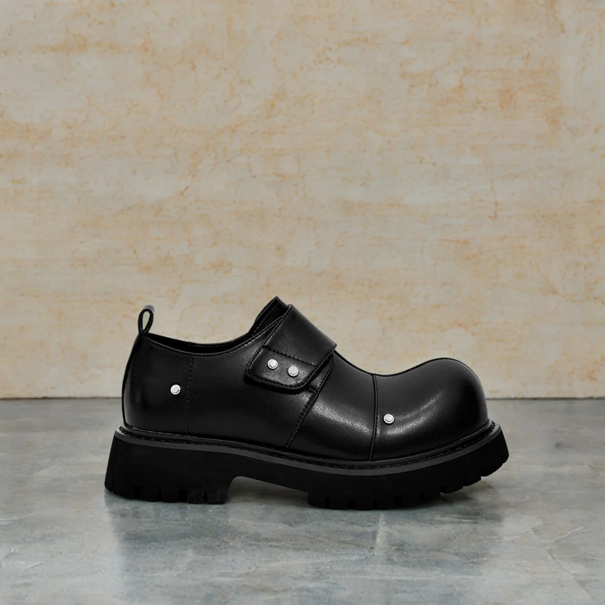 Men's Casual PU Leather Rivet Shoes Slip-On Women Low Top Luxury Designer All Black Sneakers For Autumn Casual Shoe
Men's Casual PU Leather Rivet Shoes Slip-On Women Low Top Luxury Designer All Black Sneakers For Autumn Casual Shoe