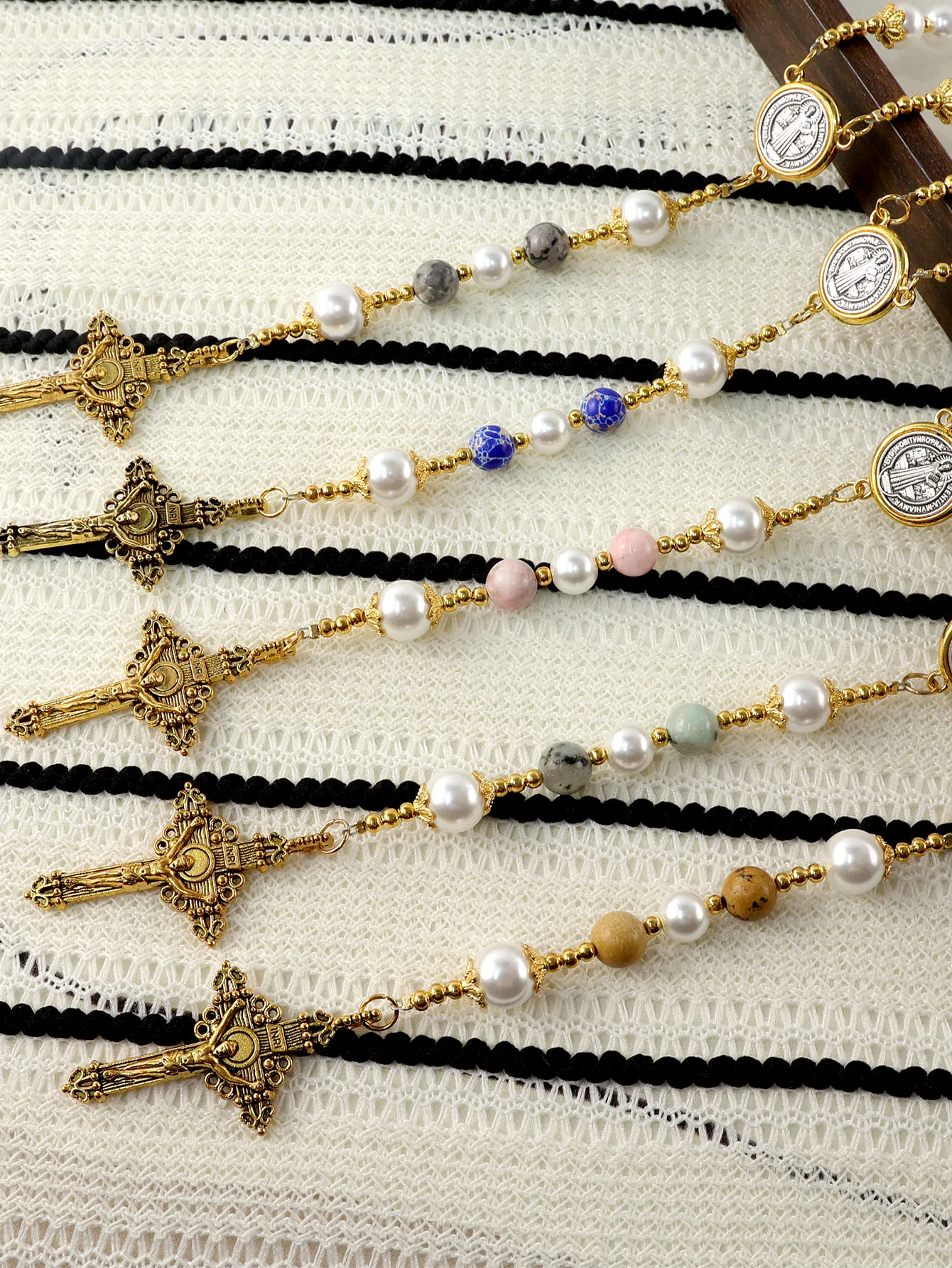 2026 New classic style multi-color glass bead combination pure handmade religious cross necklace jewelry suitable for various oc
2026 New classic style multi-color glass bead combination pure handmade religious cross necklace jewelry suitable for various oc