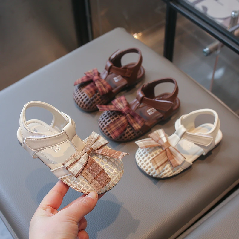 Summer Girls Princess T-strap Sandals Plaid Bow Kids Hollow-out Sandals Closed-toe Anti-kick Children Woven Beach Flat Sandals
Summer Girls Princess T-strap Sandals Plaid Bow Kids Hollow-out Sandals Closed-toe Anti-kick Children Woven Beach Flat Sandals