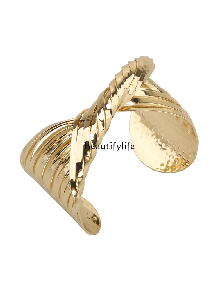 European and American Cross Surrounding Irregular Opening Couple Bracelet Retro High-Grade Unique Twist Bracelet
European and American Cross Surrounding Irregular Opening Couple Bracelet Retro High-Grade Unique Twist Bracelet