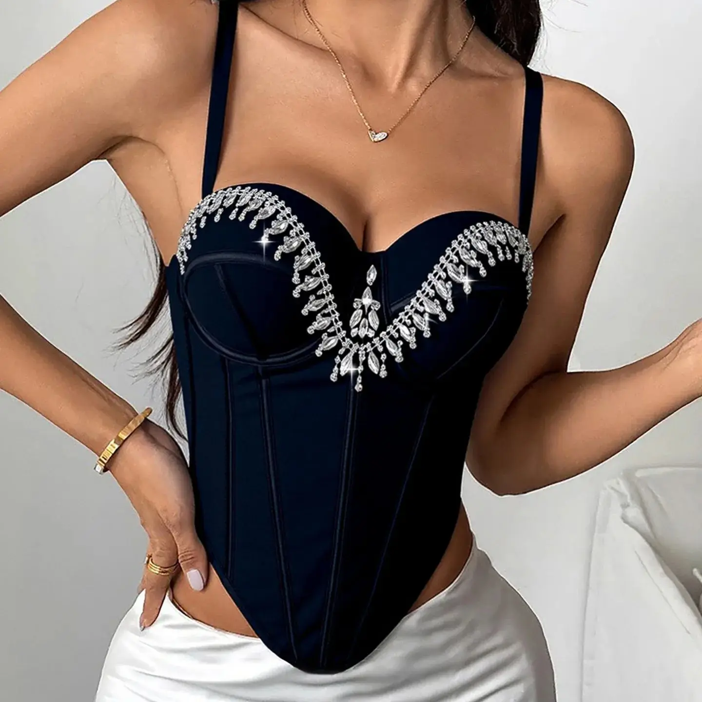 Бюстгальтеры со стразами, корсетные топы, корсеты без рукавов, укороченный топ, тонкий камзол, женское сексуальное женское белье, модное вечерние, Rave, бюстье, летний жилет
Бюстгальтеры со стразами, корсетные топы, корсеты без рукавов, укороченный топ, тонкий камзол, женское сексуальное женское белье, модное вечерние, Rave, бюстье, летний жилет