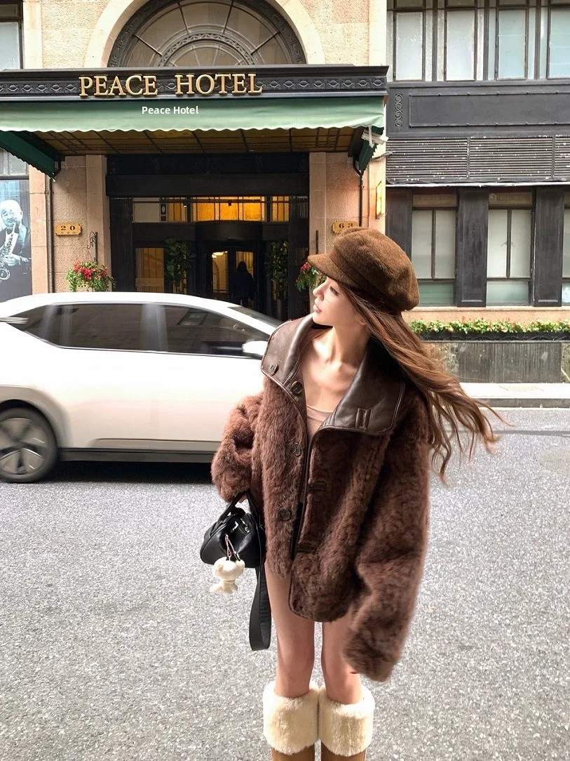 Women's Double-Sided Wear PU Leather Collar Jacket Winter Warm Loose Style Fashionable Top Skin-Fur Integrated Short Coat
Women's Double-Sided Wear PU Leather Collar Jacket Winter Warm Loose Style Fashionable Top Skin-Fur Integrated Short Coat