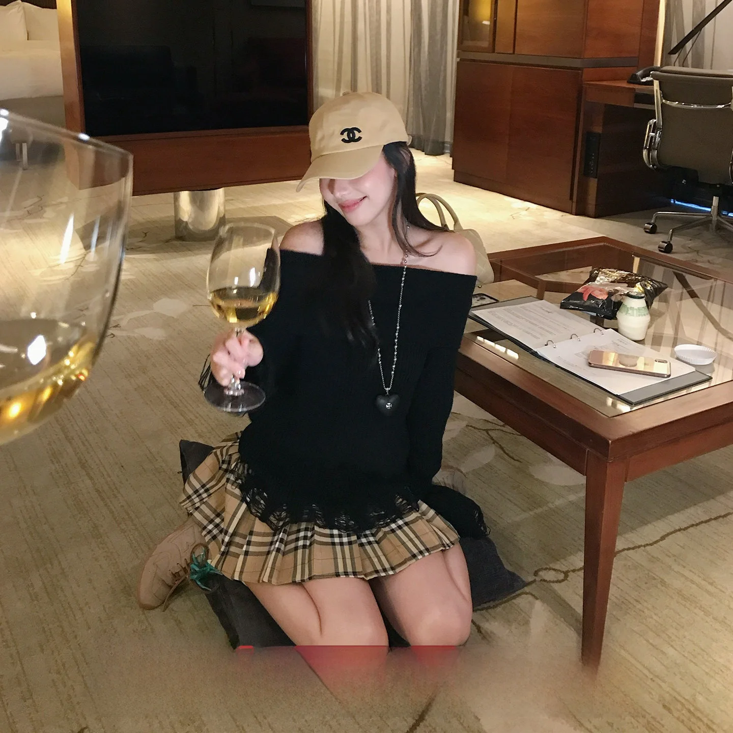 Женский вязаный свитер Anneop в корейском стиле с открытыми плечами, осенне-зимний модный топ с вырезами на одно плечо, премиум-качество
Женский вязаный свитер Anneop в корейском стиле с открытыми плечами, осенне-зимний модный топ с вырезами на одно плечо, премиум-качество