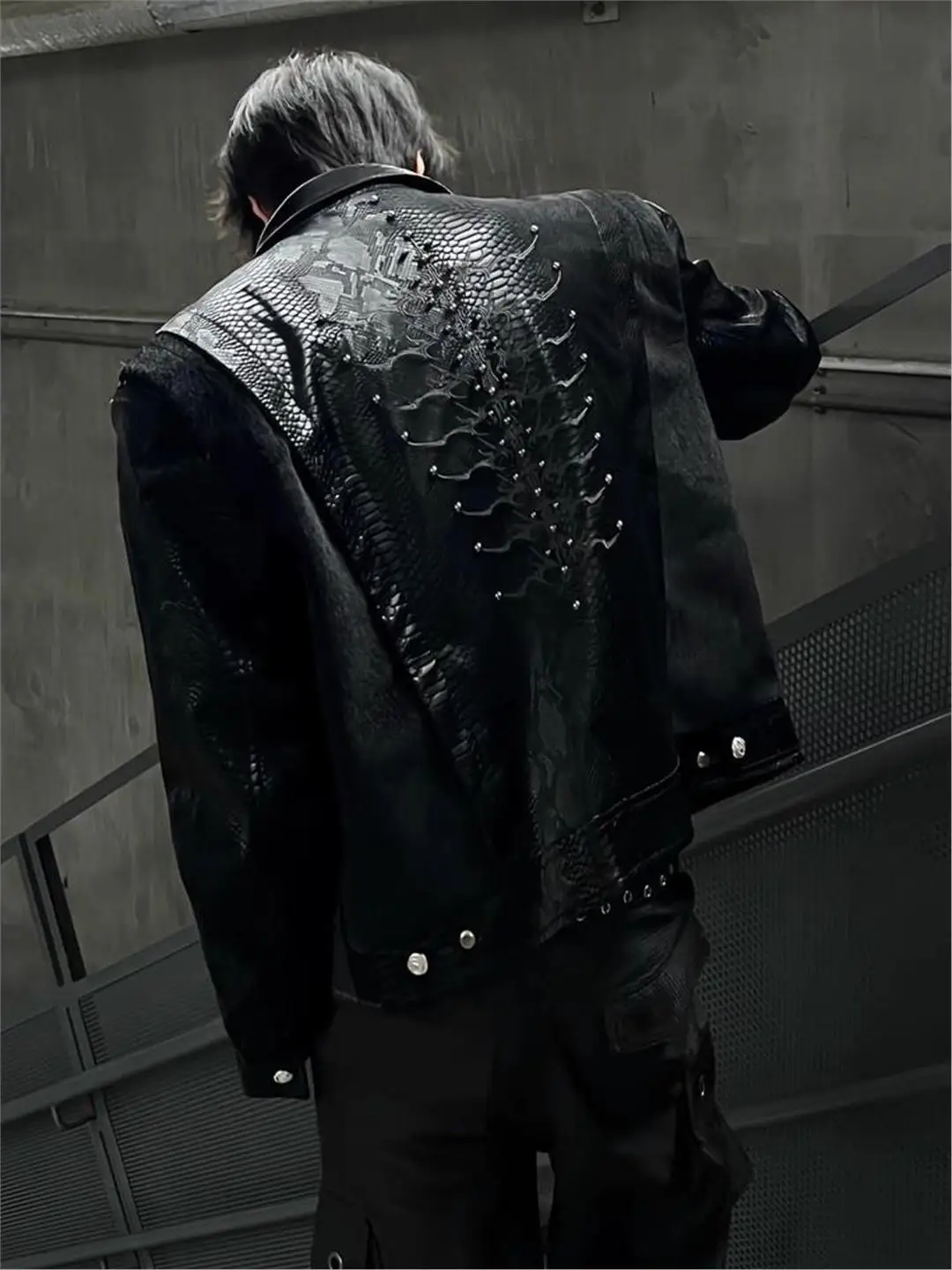 Black Snake Eye Spine Skin Jacket Men's Autumn Design Sense Rivet Embroidery American High Street Collar Jacket Top
Black Snake Eye Spine Skin Jacket Men's Autumn Design Sense Rivet Embroidery American High Street Collar Jacket Top