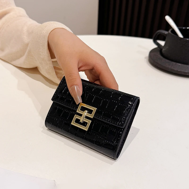 Fashion Women's Wallet, High-Capacity Card Holder with Light Luxury Brand, Easy to Carry and Durable
Fashion Women's Wallet, High-Capacity Card Holder with Light Luxury Brand, Easy to Carry and Durable