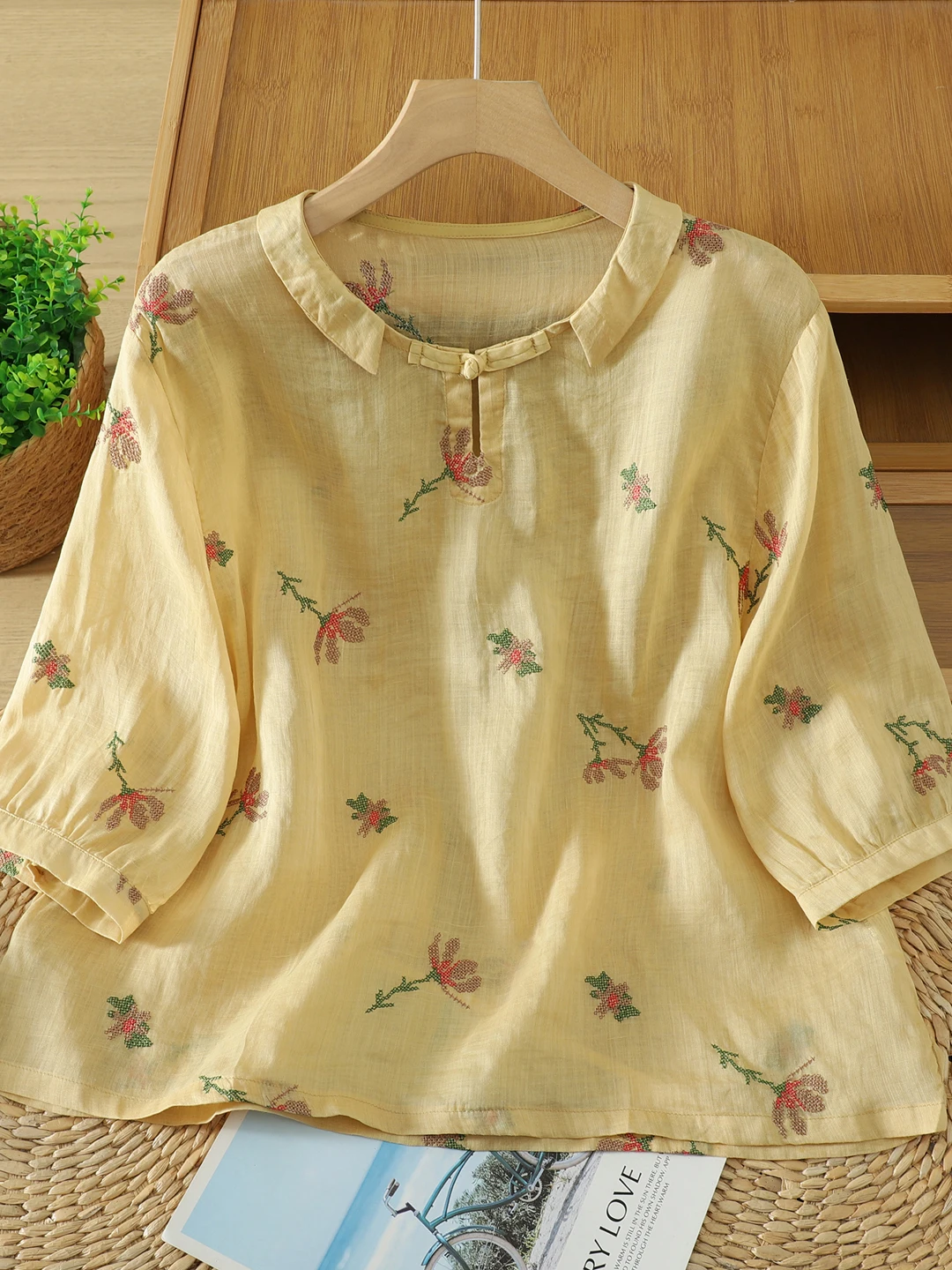 Retro Embroidered Shirt Women's Summer Thin Loose Overhead Five-Sleeve Top Small Shirt Artistic Style Breathable Cotton Polye...
Retro Embroidered Shirt Women's Summer Thin Loose Overhead Five-Sleeve Top Small Shirt Artistic Style Breathable Cotton Polye...