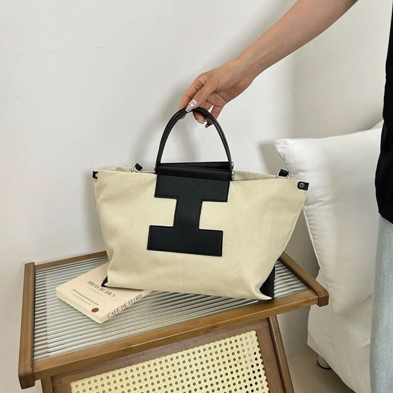 Роскошная женская сумка-мессенджер из кожи с рисунком петунии, повседневная, в Париже, винтажный, в повседневном стиле
Роскошная женская сумка-мессенджер из кожи с рисунком петунии, повседневная, в Париже, винтажный, в повседневном стиле 