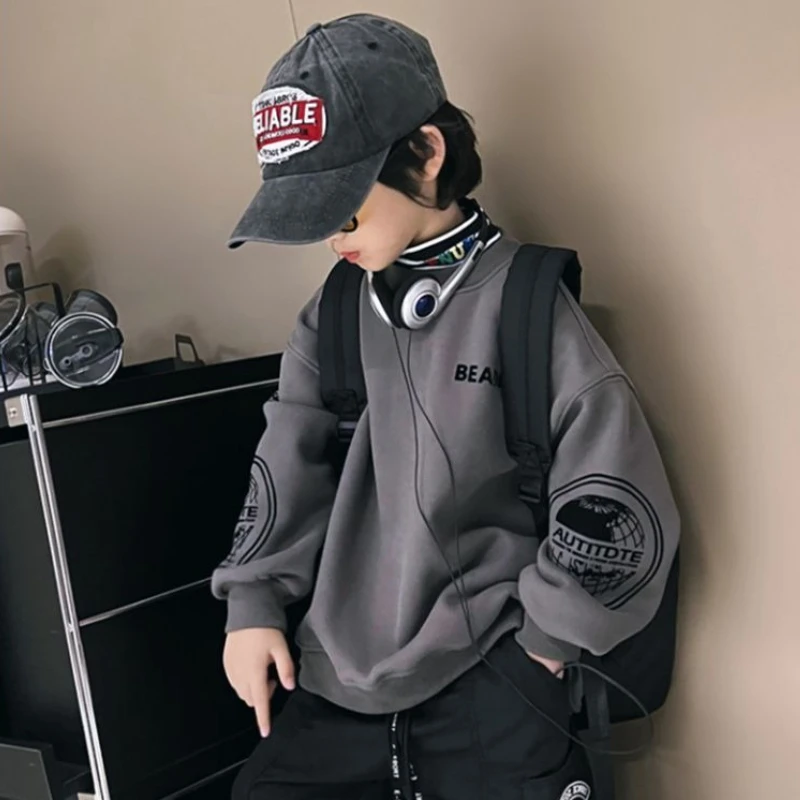 Новинка осени/зимы для мальчиков, осень-зима 2025 года, теплая зимняя толстовка с круглым вырезом на флисовой подкладке в уличном стиле в стиле хип-хоп
Новинка осени/зимы для мальчиков, осень-зима 2025 года, теплая зимняя толстовка с круглым вырезом на флисовой подкладке в уличном стиле в стиле хип-хоп