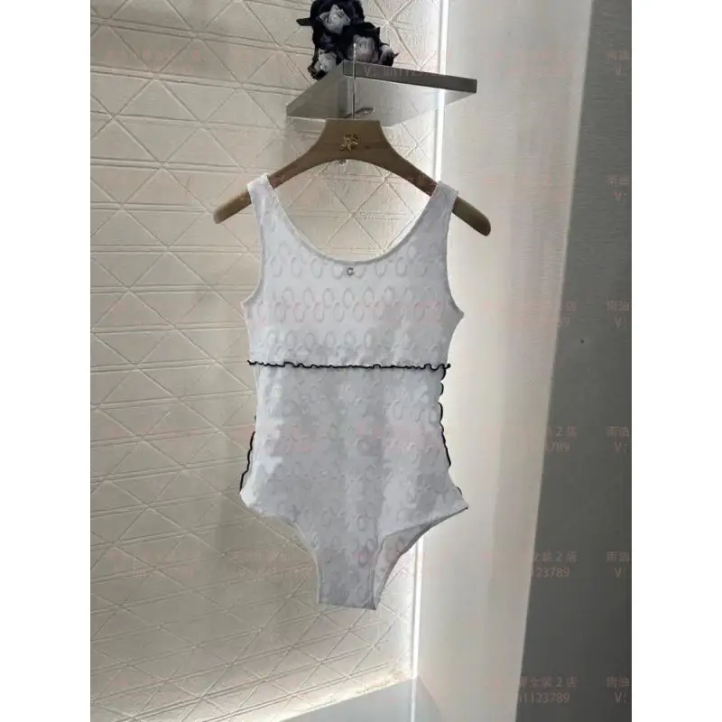 2025 Summer New Small Fragrant Style Full Print Three-dimensional Rhinestone Elastic Slim Fit Auricularia Lace Swimsuit
2025 Summer New Small Fragrant Style Full Print Three-dimensional Rhinestone Elastic Slim Fit Auricularia Lace Swimsuit