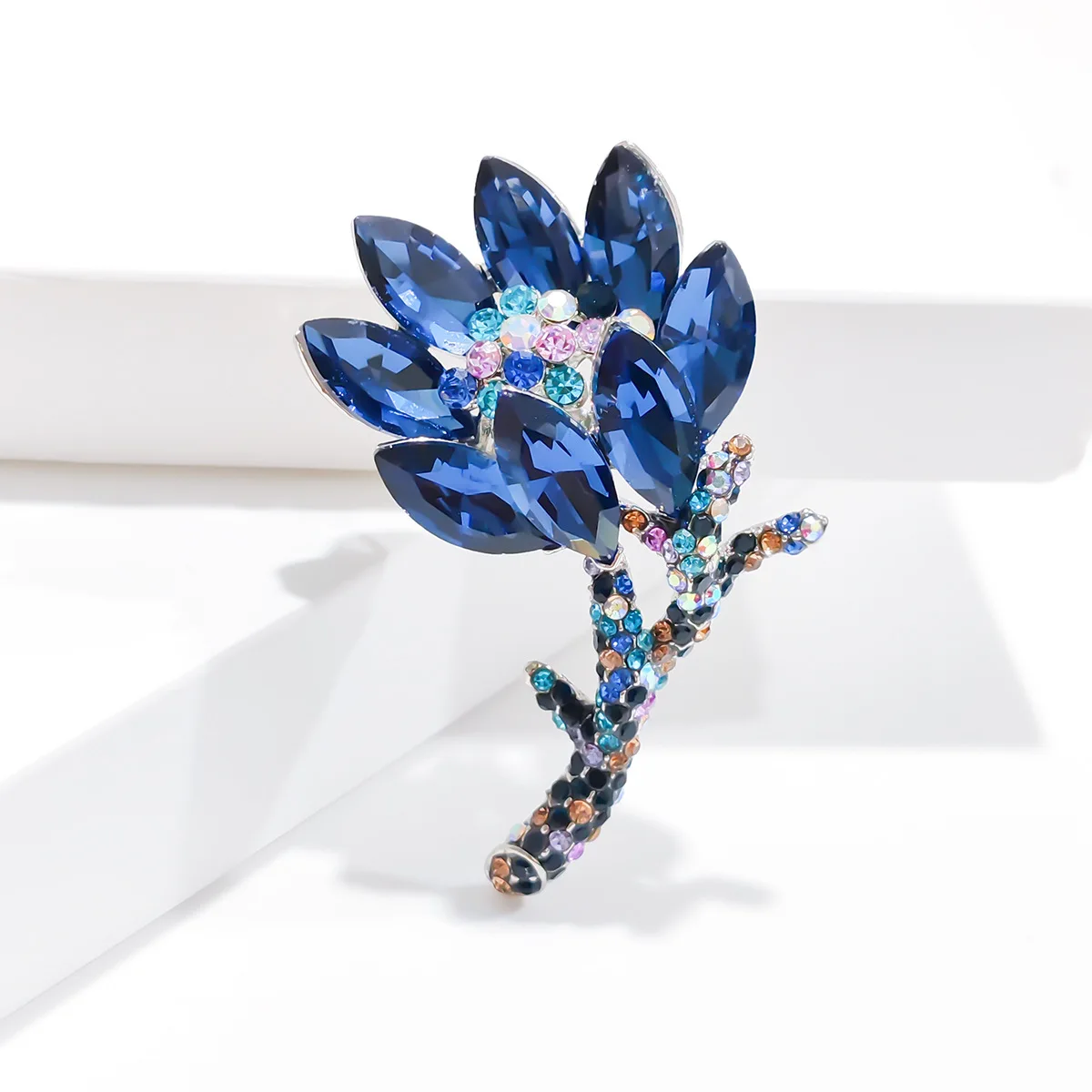 Luxury Rhinestone Orchid Brooches for Women Unisex Plant Pins Blue Flower Brooch Available Office Party Accessories Gifts
Luxury Rhinestone Orchid Brooches for Women Unisex Plant Pins Blue Flower Brooch Available Office Party Accessories Gifts
