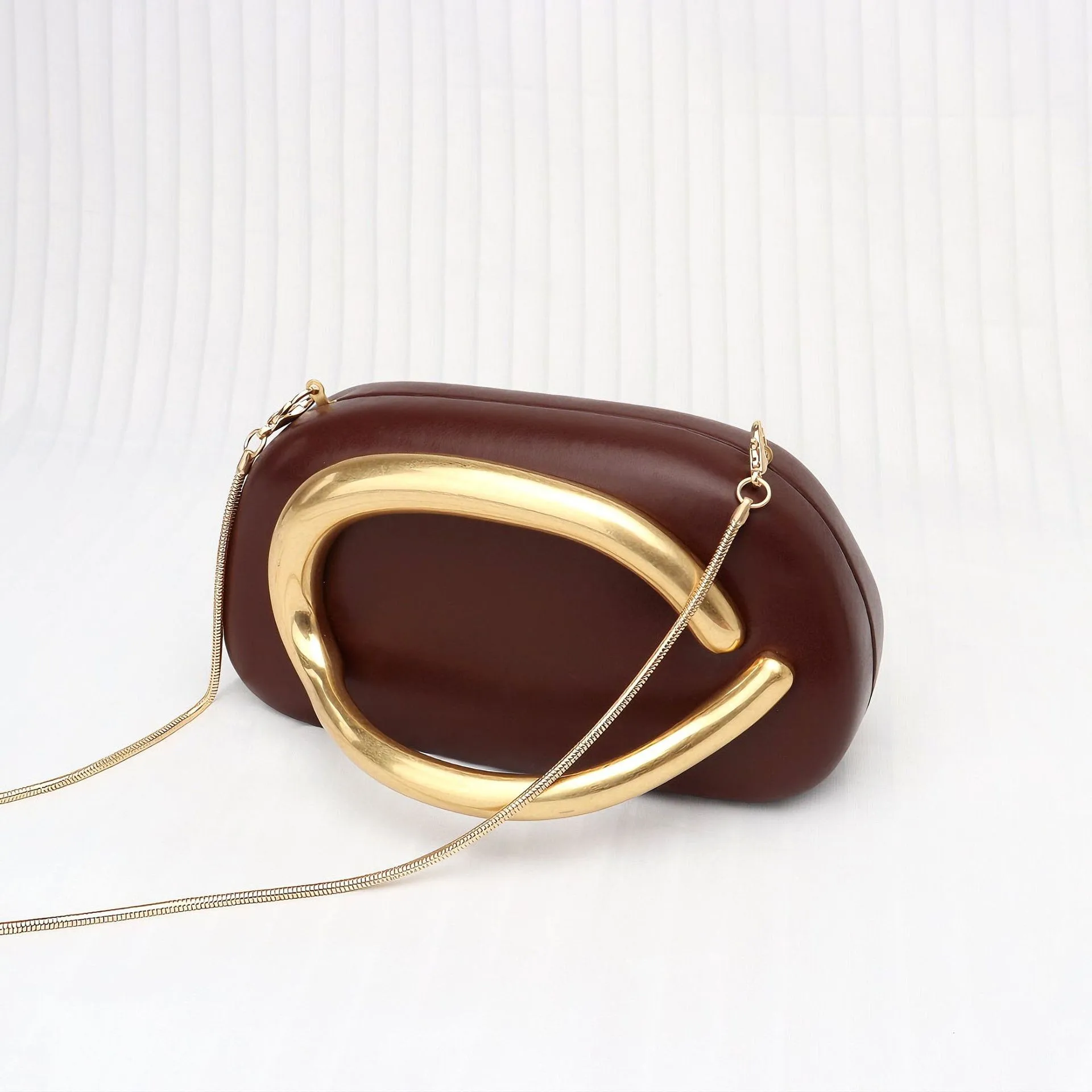 Gold Closuer Clutch Bag for Women Evening Wedding Party Cute Handbag New 2025 Design Sac de Luxe Femme Shoulder Bags
Gold Closuer Clutch Bag for Women Evening Wedding Party Cute Handbag New 2025 Design Sac de Luxe Femme Shoulder Bags