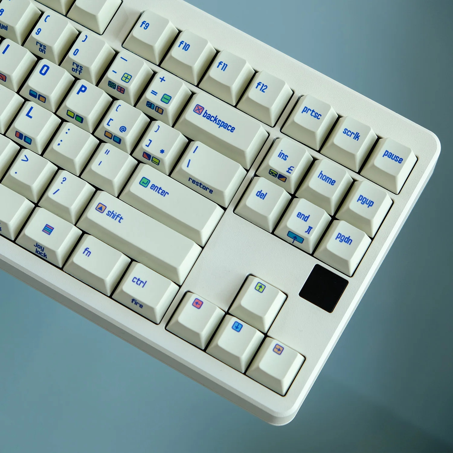 153 клавиши CBM 64 Theme Keycaps Cherry Profile PBT Dye Commodore 64 Keycap для Cherry MX Switch Custom DIY GMK Механическая клавиатура
153 клавиши CBM 64 Theme Keycaps Cherry Profile PBT Dye Commodore 64 Keycap для Cherry MX Switch Custom DIY GMK Механическая клавиатура
