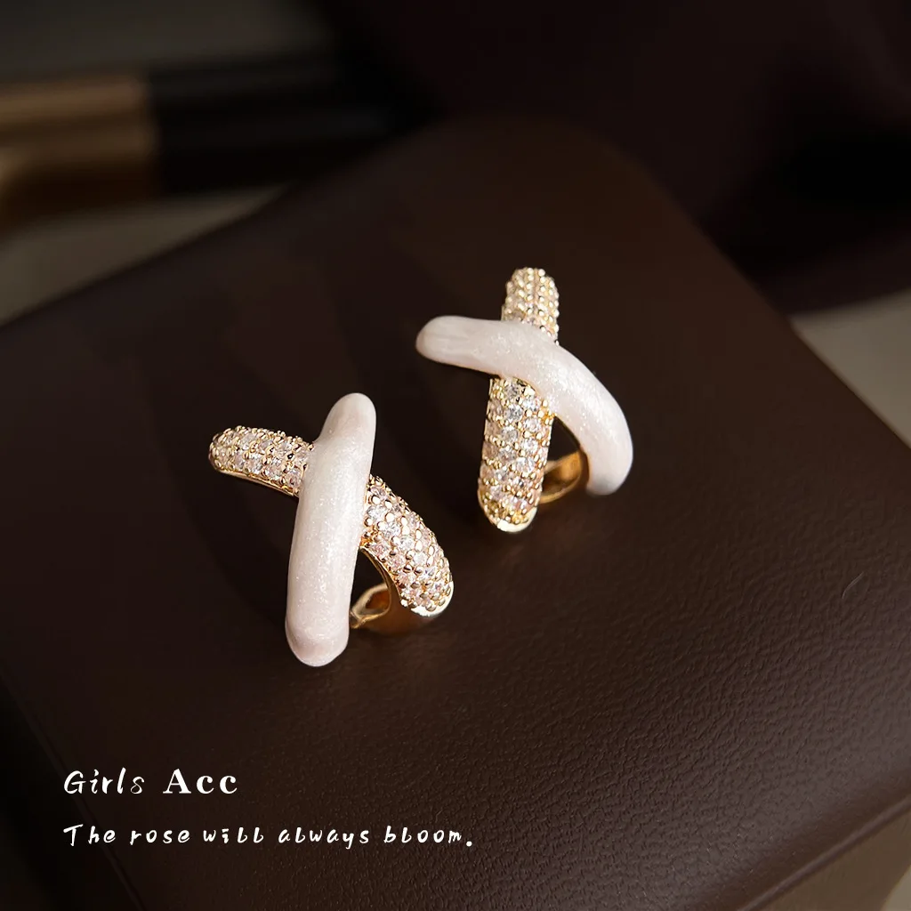 Women Fashion Temperament Geometric Cross Enamel Glaze Earrings Minimalist Light Luxury Premium Cubic Zircon Stud Earrings
Women Fashion Temperament Geometric Cross Enamel Glaze Earrings Minimalist Light Luxury Premium Cubic Zircon Stud Earrings