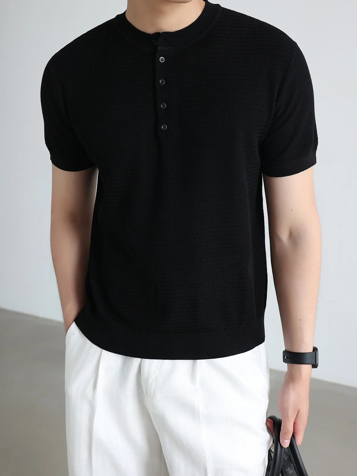 Lightweight Silk Henry Collar Short Sleeve T-Shirt Men's Summer Business Casual Moisture Wicking Standard Fit T-Shirt
Lightweight Silk Henry Collar Short Sleeve T-Shirt Men's Summer Business Casual Moisture Wicking Standard Fit T-Shirt