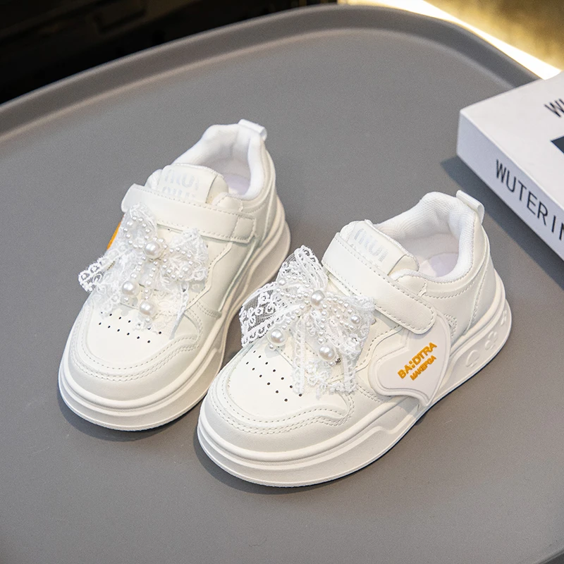 2025 New Spring and Autumn Outdoor Girls Casual Shoes Children's Sports Shoes Pearl Bowknot Non-slip Wearable Breathable
2025 New Spring and Autumn Outdoor Girls Casual Shoes Children's Sports Shoes Pearl Bowknot Non-slip Wearable Breathable