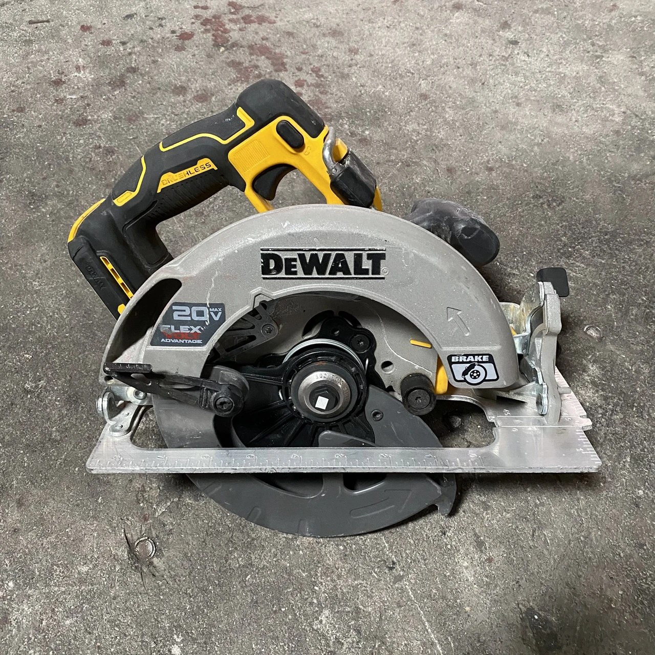 DEWALT DCS573 FLEXVOLT ADVANTAGE 20 В MAX* Циркулярная пила, 7-1/4 дюйма, аккумуляторная, только б/у инструмент
DEWALT DCS573 FLEXVOLT ADVANTAGE 20 В MAX* Циркулярная пила, 7-1/4 дюйма, аккумуляторная, только б/у инструмент