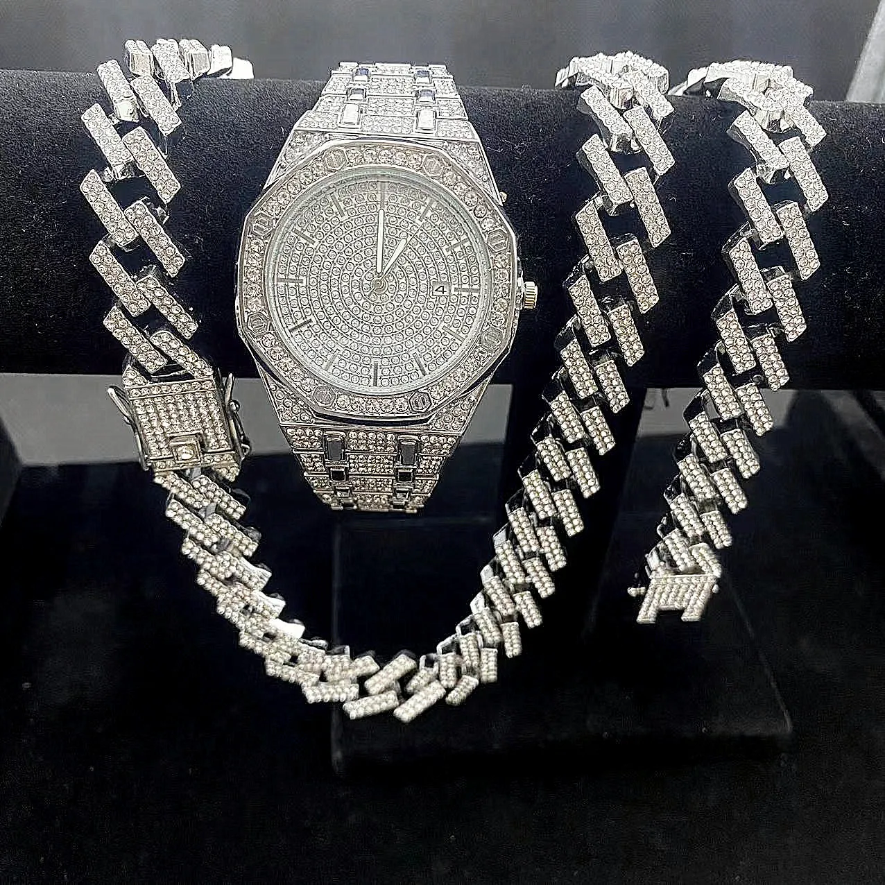 3PCS Iced Out Watches for Men Gold Watch 15mm Cuban Link Chain Bracelet Necklace Diamond Hip Hop Jewelry for Men Watch Man Clock
3PCS Iced Out Watches for Men Gold Watch 15mm Cuban Link Chain Bracelet Necklace Diamond Hip Hop Jewelry for Men Watch Man Clock