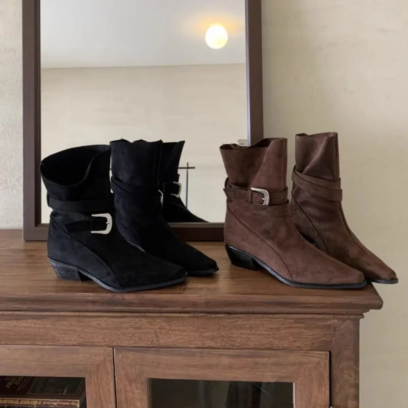 Осень и зима, новый стиль, роскошные женские высокие короткие сапоги на грубом каблуке, европейские и американские модные остроконечные женские сапоги
Осень и зима, новый стиль, роскошные женские высокие короткие сапоги на грубом каблуке, европейские и американские модные остроконечные женские сапоги