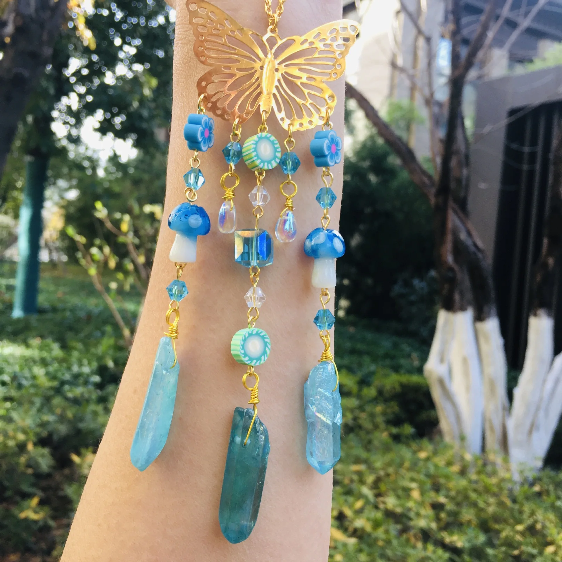 Moon Suncatcher Crystal Wind Chime Catcher Natural Stone Pendants Craft Home Decor Rainbow Catcher Outdoor Garden Decoration
Moon Suncatcher Crystal Wind Chime Catcher Natural Stone Pendants Craft Home Decor Rainbow Catcher Outdoor Garden Decoration