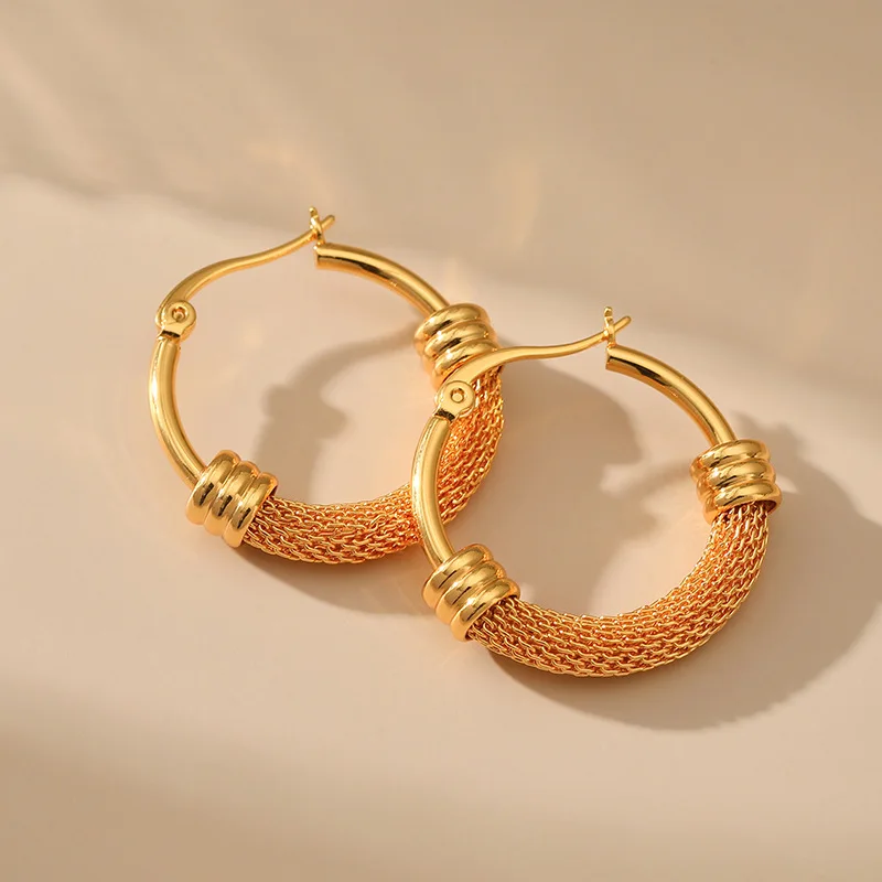 Brass Plated with 18K Gold for Color Retention Winding Mesh Fashion Women Hoop Earrings Ins Style Trends Jewelry Gift
Brass Plated with 18K Gold for Color Retention Winding Mesh Fashion Women Hoop Earrings Ins Style Trends Jewelry Gift