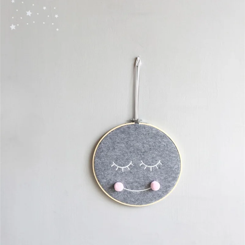 Scandinavian Tent Pendant Round Felt Smile Face Baby Nursery Room Decoration Wall Hanging Ornaments Photo Props Wind Chimes
Scandinavian Tent Pendant Round Felt Smile Face Baby Nursery Room Decoration Wall Hanging Ornaments Photo Props Wind Chimes