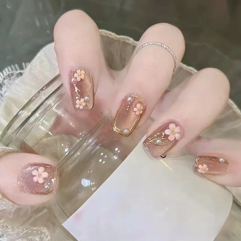 24Pcs Short Square Head False Nail Cat's Eye 3D Flower Design Press on Fake Nails Golden Line Pearl Wearable Full Cover Nail Tip
24Pcs Short Square Head False Nail Cat's Eye 3D Flower Design Press on Fake Nails Golden Line Pearl Wearable Full Cover Nail Tip