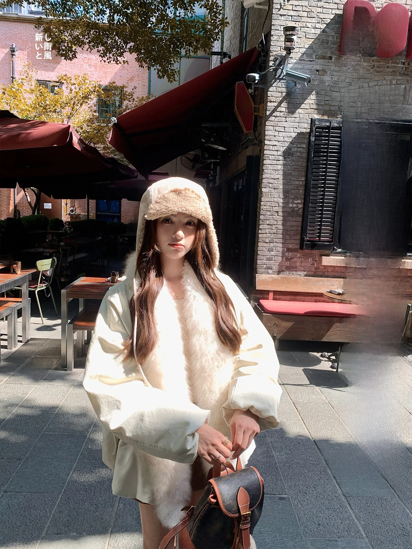 ese Snowy Flight Jaet Women's White Goose down Parka Coat with Large Fur Collar Warm Autumn Winter Outerwear Coat
ese Snowy Flight Jaet Women's White Goose down Parka Coat with Large Fur Collar Warm Autumn Winter Outerwear Coat