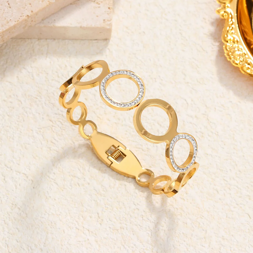 Geometric spring buckle zircon 18K gold-plated stainless steel bracelet, lightweight luxury jewelry, share with friends or lover
Geometric spring buckle zircon 18K gold-plated stainless steel bracelet, lightweight luxury jewelry, share with friends or lover