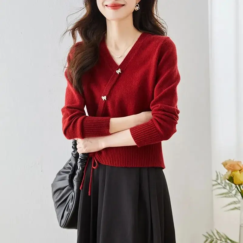 Women's Clothing V-neck Chic Button Knitted Lace-up Sweaters Autumn Winter Solid Red Loose Woolen Sweater Casual Simple Tops
Women's Clothing V-neck Chic Button Knitted Lace-up Sweaters Autumn Winter Solid Red Loose Woolen Sweater Casual Simple Tops