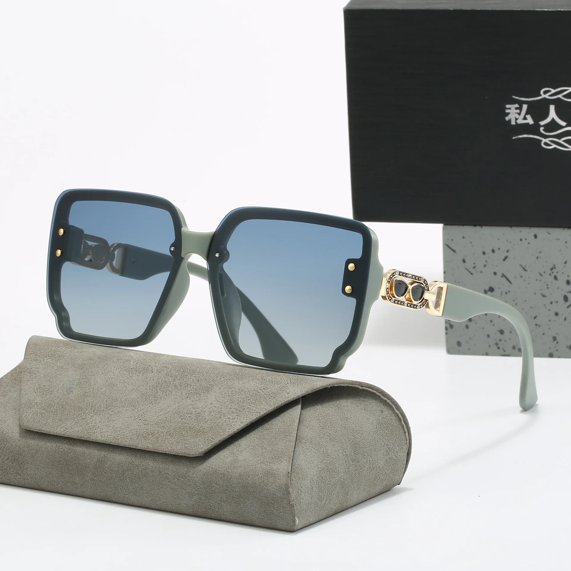 2024 New Y2k European and American Light Luxury Polarized Sunglasses Women Advanced Driving Sunshade Sun Glasses Men UV400
2024 New Y2k European and American Light Luxury Polarized Sunglasses Women Advanced Driving Sunshade Sun Glasses Men UV400