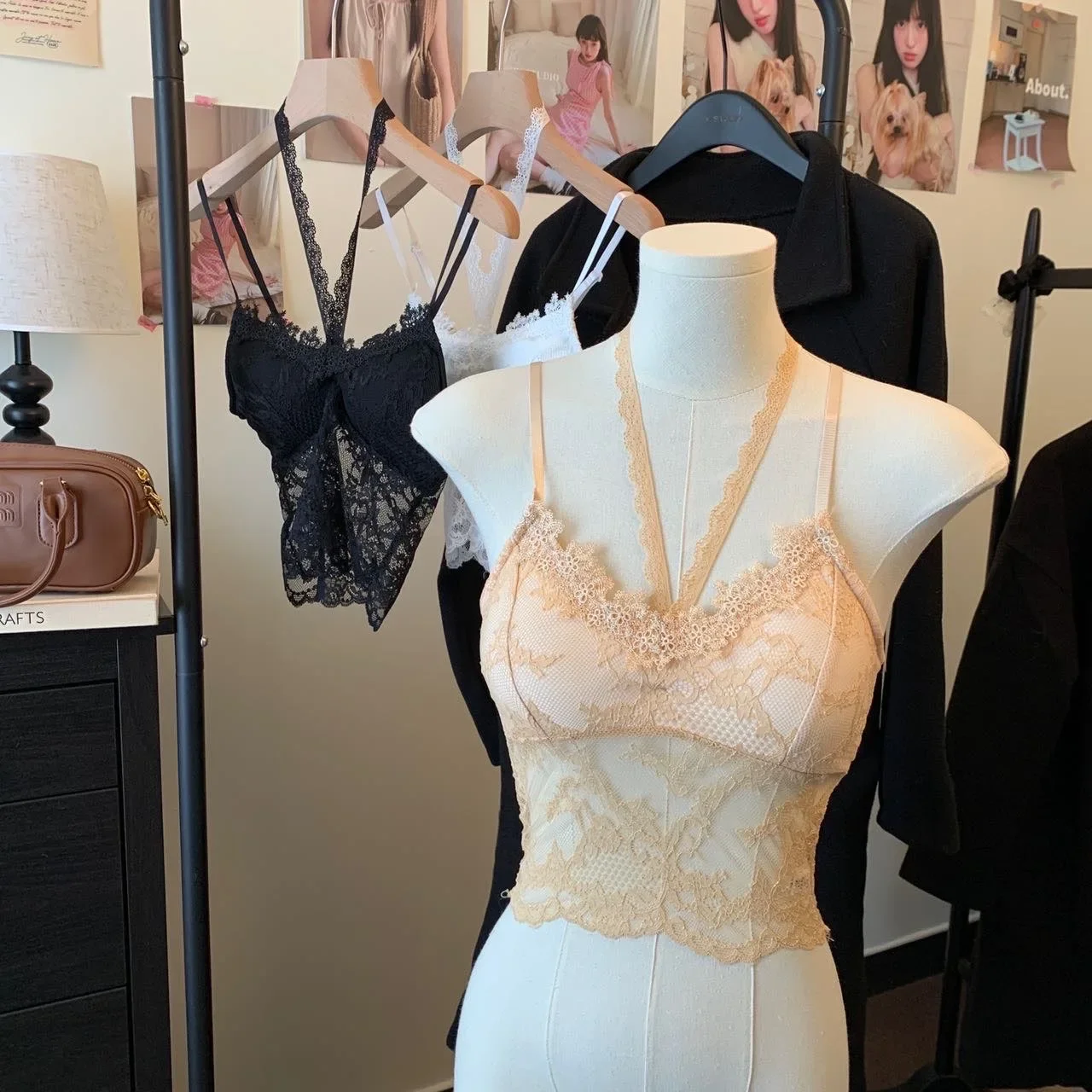 Pure desire sexy lace halterneck camisole T-shirt women inner wear hollow beautiful suspender chest pad bottoming sleeveless top
Pure desire sexy lace halterneck camisole T-shirt women inner wear hollow beautiful suspender chest pad bottoming sleeveless top