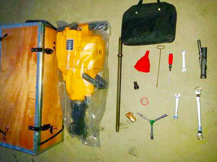 Small Portable Tunnel Machine Mining Petrol Jack Hammer Ga soline Rock Drill Mini Manual Rotary Boring Well Drilling Rig Machine
Small Portable Tunnel Machine Mining Petrol Jack Hammer Ga soline Rock Drill Mini Manual Rotary Boring Well Drilling Rig Machine