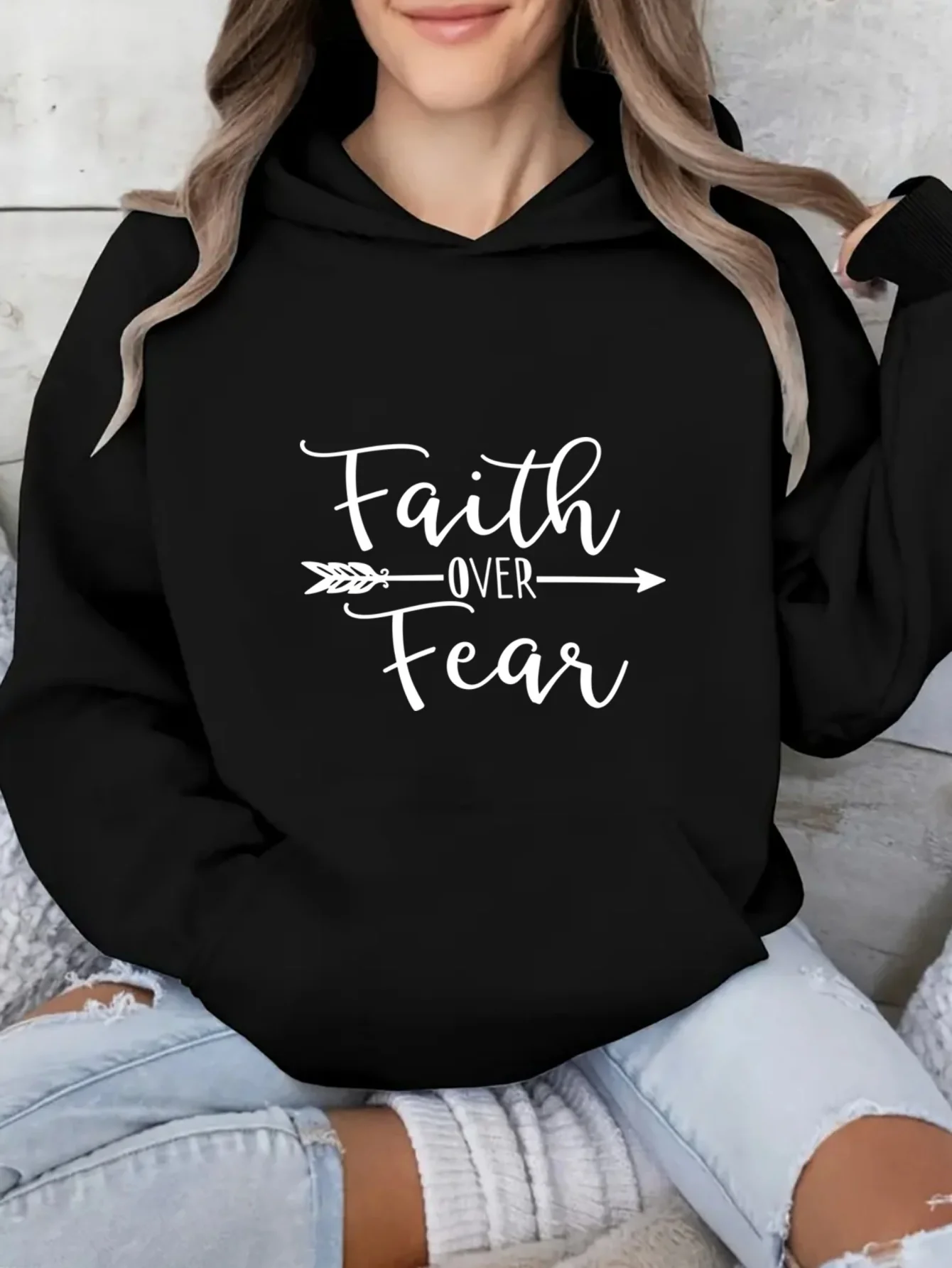 Вдохновляющая толстовка Lady Faith Prevails Over Fear — черная с белым принтом стрел, повседневная пуловерная рубашка с длинными рукавами
Вдохновляющая толстовка Lady Faith Prevails Over Fear — черная с белым принтом стрел, повседневная пуловерная рубашка с длинными рукавами